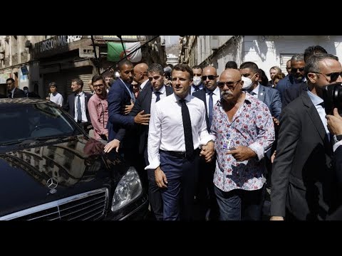 Macron en Algérie : un bain de foule improvisé tourne court