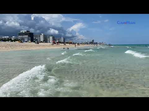 Espectacular agua cristalina en la playa de Miami Beach