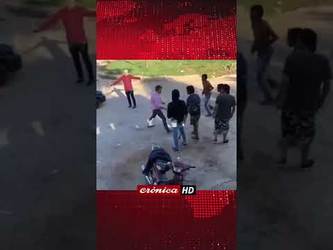 Duelo de muletas: una violenta pelea se volvió viral