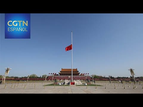 China recuerda a los mártires y las víctimas del COVID-19
