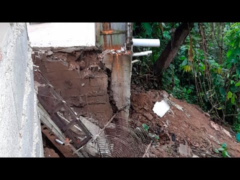 En La Piedra de Altamira (Puerto Plata)varias viviendas colapsaron tras lluvia y temblores de tierra