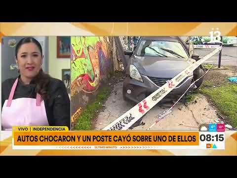 Autos chocaron y poste cayó sobre uno de ellos en Independencia | Tu Día | Canal 13