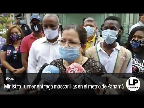 Ministra Turner entrega mascarillas en el metro de Panamá