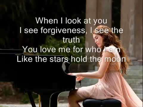When I Look At You - Miley Cyrus ( lyrics )