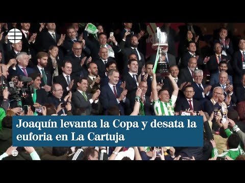 Joaquín levanta la Copa y desata la euforia en La Cartuja