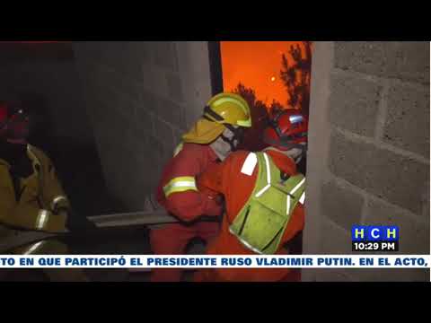 Cuerpo de Bomberos trabajan para apagar INFERNAL incendio que consume bosque de El Hatillo