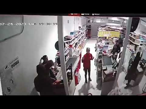Aterrador robo a una tienda D1 - Telemedellín