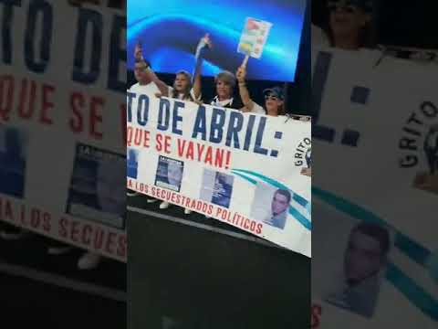 Delegacion de Nicaragua Acompañando a Cubanos, Venezolanos Cantando por la Libertad desde Miami