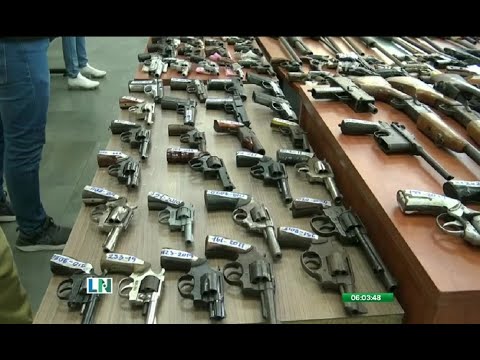 Policía Nacional entregará 100 armas decomisadas a las Fuerzas Armadas