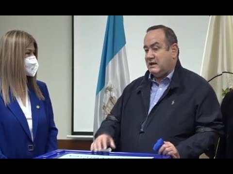 Gobierno de Guatemala dona 5 mil vacunas al IGSS