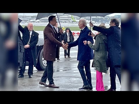 Biden es recibido por Varadkar en el aeropuerto de Dublín y visita el castillo de Carlingford