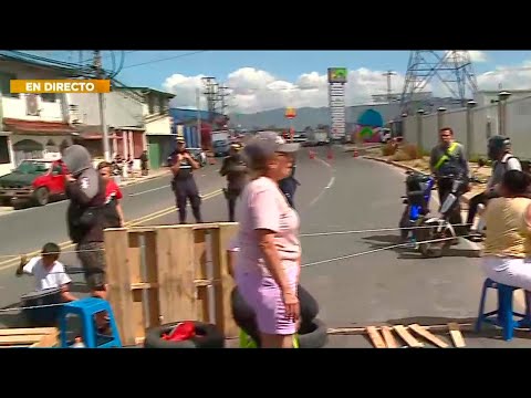 Vecinos de la aurora de Alajuelita vuelven a tirarse a la calle para protestar por la falta de agua