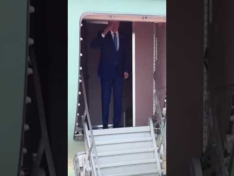 Biden wobbles at top of steps while boarding Air Force One ahead of Wisconsin trip #shorts