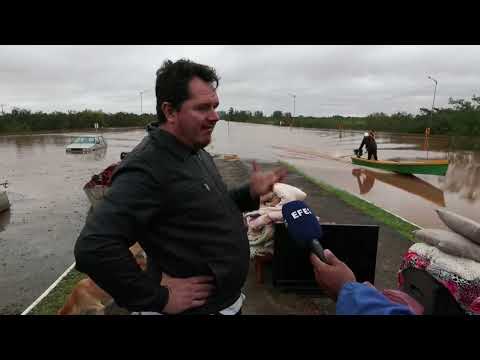 Los habitantes de Porto Alegre, Brasil, afrontan graves estragos por las inundaciones