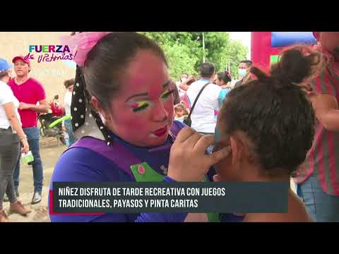 Managua: celebración en el barrio Francisco Meza: payasos y brinca brinca - Nicaragua
