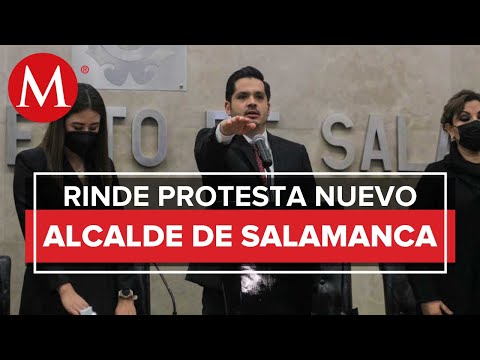 César Prieto rinde protesta como alcalde de Salamanca; no seré mala onda, asegura