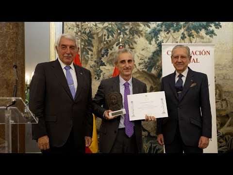 Antonio Moral Roncal recibe el III Premio Luis de Salazar y Castro