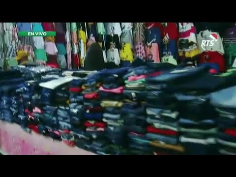 Comercio navideño en la Feria del Jean en Durán