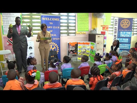 President Kangaloo Reads To Young Children On International Literacy Day