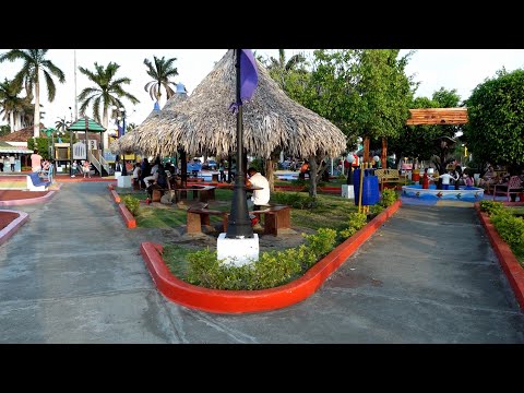 Nacionales y extranjeros disfrutan en Puerto Salvador Allende