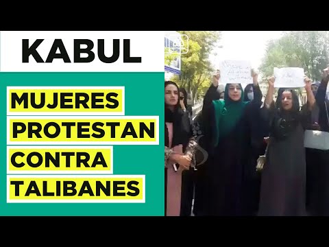 Mujeres protestan contra Talibanes en Kabul tras toma de poder en Afganistán
