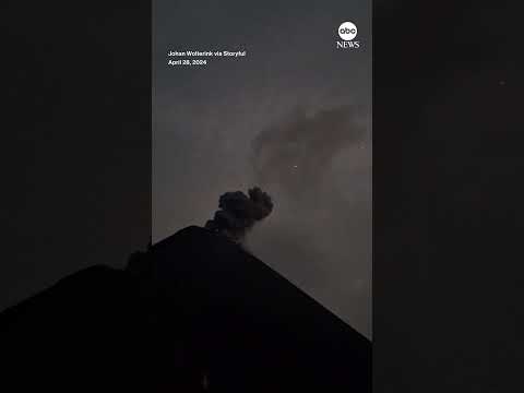 Lightning bolt strikes volcano in Guatemala