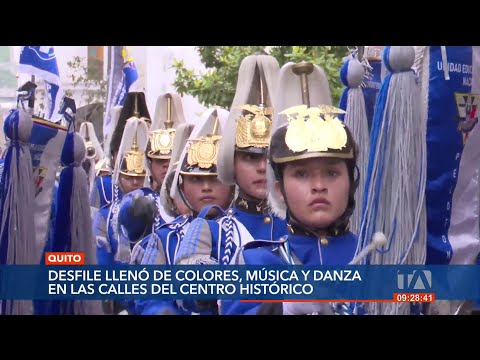 Desfile llenó de música y danza al Centro Histórico de Quito