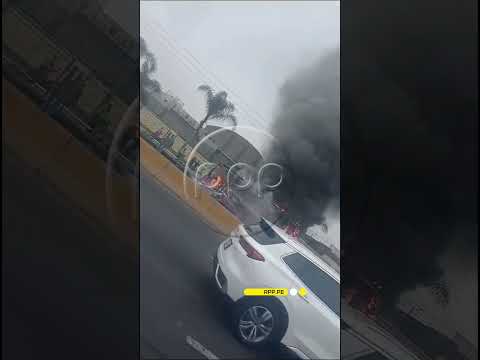 Se reporta incendio en un autobús de transporte público cerca al aeropuerto
