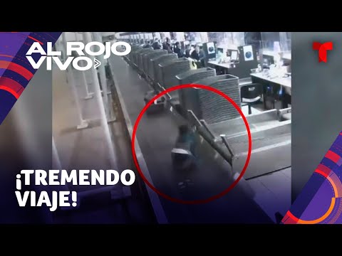 Graban a niño paseando en la cinta que transporta el equipaje de un aeropuerto en Chile