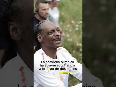 #SnoopDogg llevó la antorcha olímpica en la última jornada del relevo de #París2024