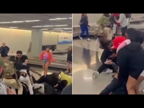 Dos detenidos tras pelea en aeropuerto de Chicago