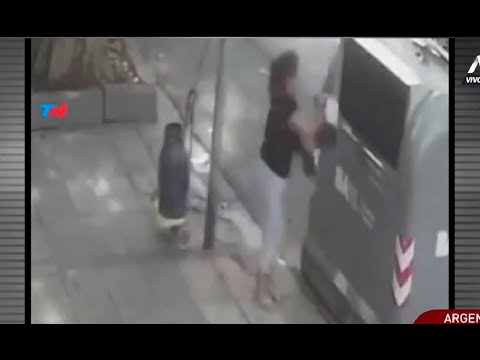 ¡No tiene perdón! Mujer tiró a perrito a un tacho de basura en Argentina