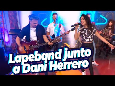 Daniela Herrero se dio una vuelta por El Galpón y ofreció su voz junto a Lapeband