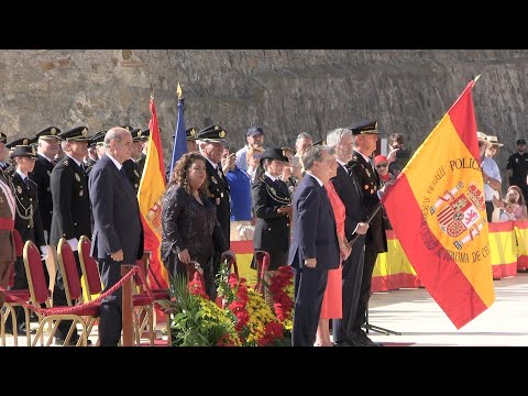 Ceuta entrega la bandera de España a la Policía Nacional