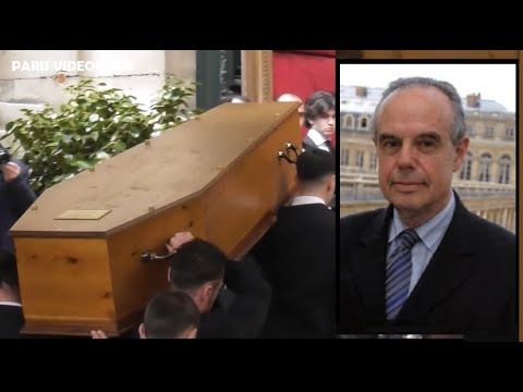 Les célébrités arrivent aux Obsèques de Frédéric Mitterrand @ Paris le 26 mars 2024 -derniers adieux