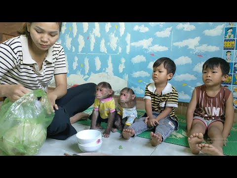Mimi Kuku and her brother picked Mom up from the market for breakfast