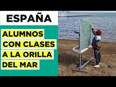 Curso tiene clases en la orilla de la playa en España