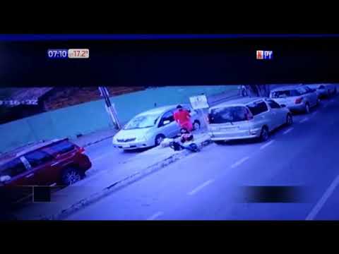 Atacan a una mujer en plena calle para robarle el celular