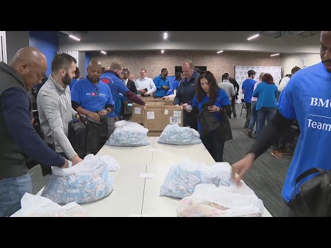 BMO, United Way promote charitable giving on #GivingTuesday - WGN Midday News