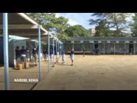 Estudiantes vuelven a las aulas en Kenia