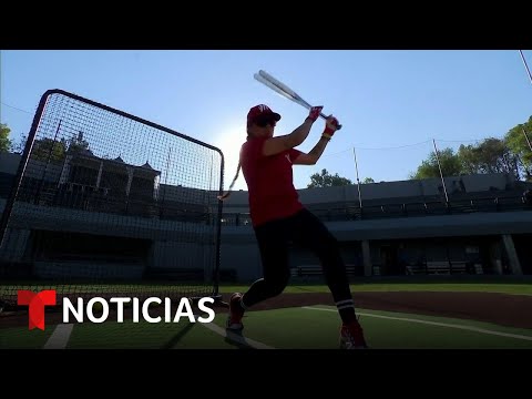 Nueva liga le permitirá a las mujeres batear jonrones profesionales en México | Noticias Telemundo
