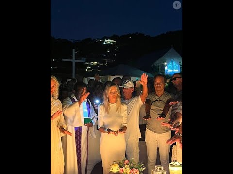 VIDEOS Laeticia Hallyday sur la tombe de Johnny : les fans à ses côtés pour la veillée traditionne