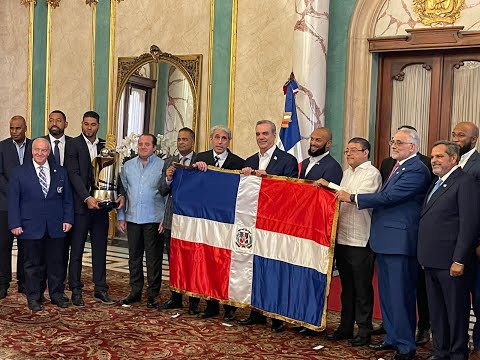 EN VIVO Presidente Abinader entrega bandera a los Tigres del Licey