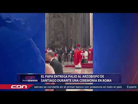 El papa entrega palio al arzobispo de Santiago durante una ceremonia en Roma