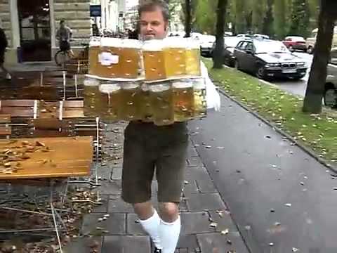 Video: Tik vokečiai sugeba... - Tyčiotis iš alaus...