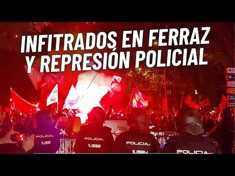 Protesta contra SÁNCHEZ y el PSOE en Ferraz: infiltrados a cascoporro y brutal represión policial