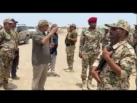 طارق صالح يواصل زياراته الميدانية إلى مراكز التدريب في جبهات الساحل الغربي