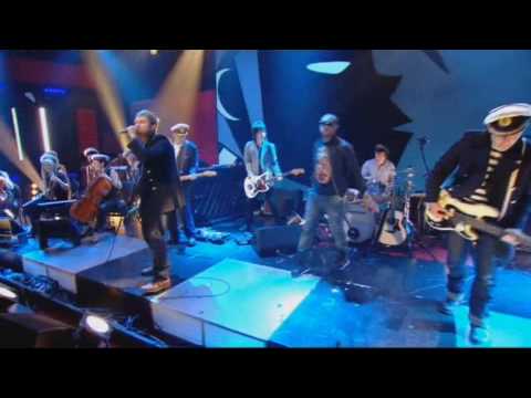 Gorillaz featuring Mick Jones and Paul Simonon - Clint Eastwood.wmv
