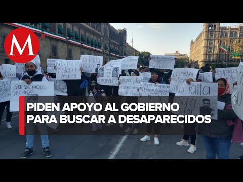 En Palacio Nacional, protestan familiares de dos jo?venes desaparecidos en CdMx