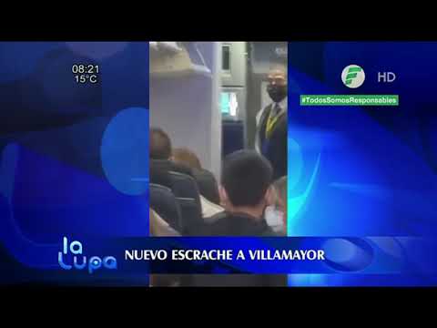 Escrachan a Juan Ernesto Villamayor en avión